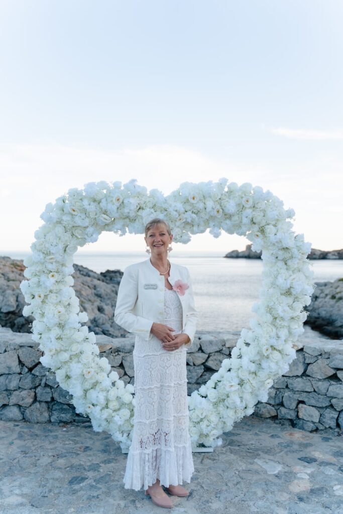 Celebrant Spain white rose arch photo Michal Carbol